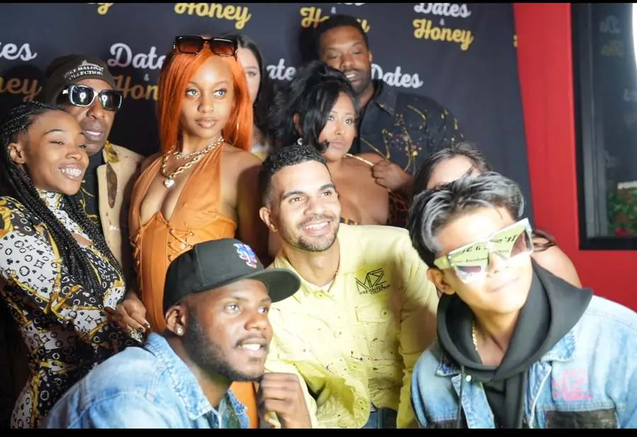 Cast photo at the Trendy premiere